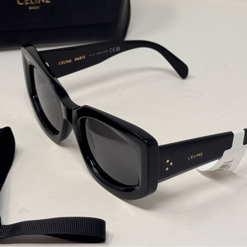 💯Authentic CELINE Cat-Eye Sunglasses Black frame - Picture 2 of 4
